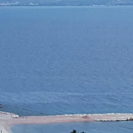 Sea View Tiho アパート